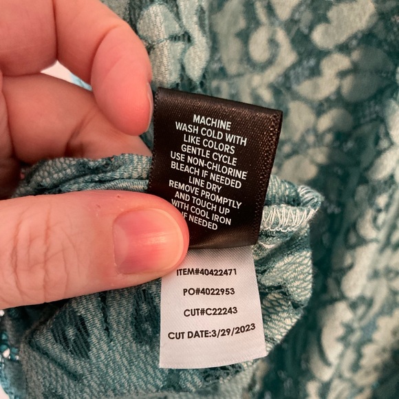Torrid teal lace V-neck blouse size 2 - Picture 7 of 7